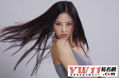 女人夢(mèng)見自己掉頭發(fā)